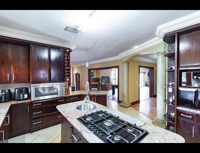 4 BEDROOM HOUSE FOR SALE IN MIDSTREAM ESTATE